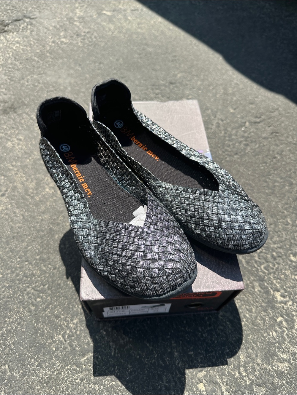 bernie mev. Black Shimmer. Woven Slip-On Flats
